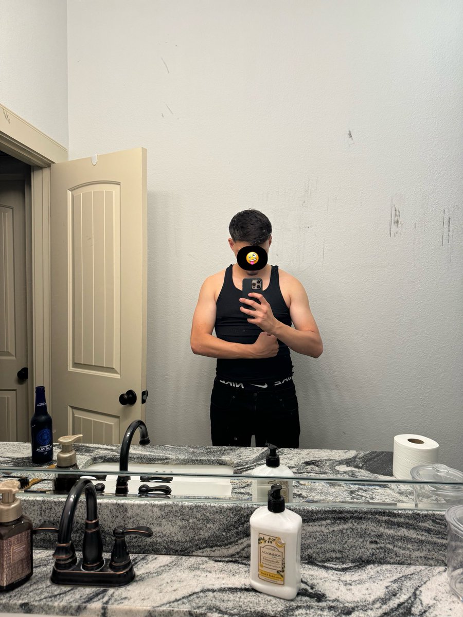 Vergonw8's tweet photo. Who can suck me up?
#htx #latino #dick #uncut #mlm https://t.co/TwfWvuFLRp