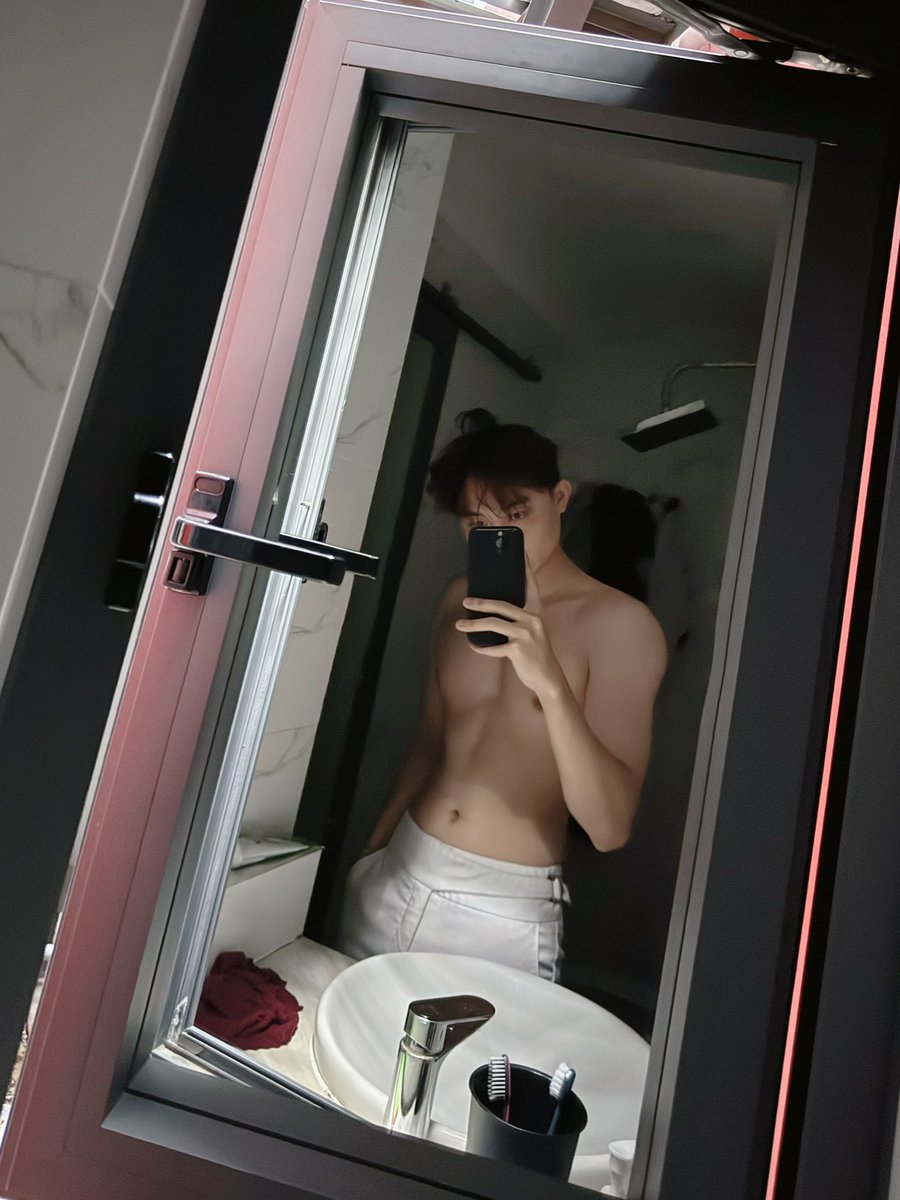 PandaaCuto's tweet photo. Top 17cm m8 dtrai gym gu slim Q1 ai chơi cùng ib nha =)) top bot đều đc https://t.co/hZlLaxfY9X