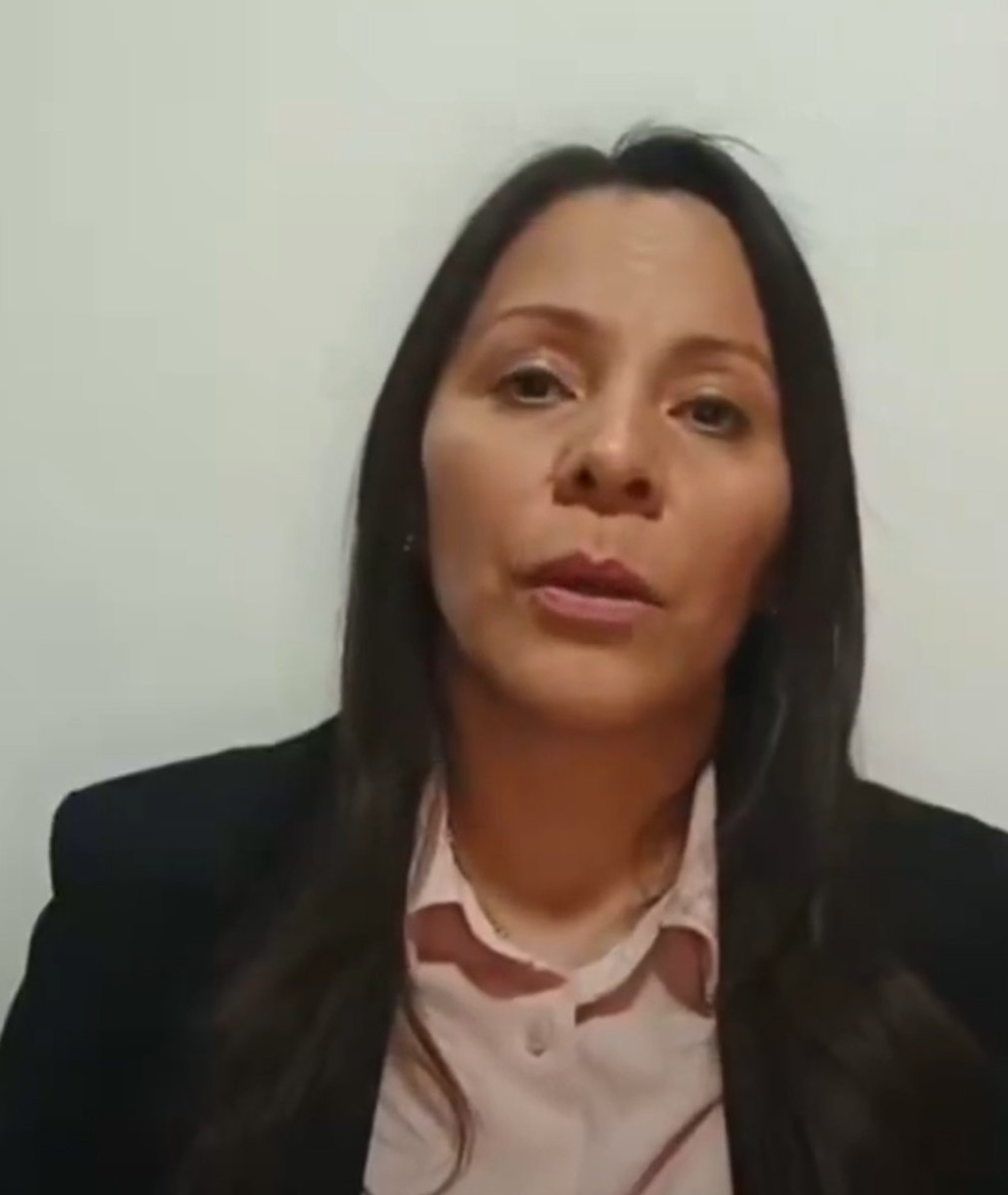 05t1n40's tweet photo. Esta señora sí que supo hoy enredarle la baraja al chavismo.

Esto pica y se extiende. Veamos cómo la irán a descalificar ahora desde el terrorismo de Estado.

Una exmagistrada coaccionada mediante el secuestro de familiares para inhabilitar políticamente a determinados ciudadanos.
