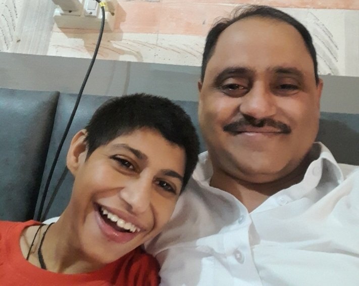 CommonBS786OM's tweet photo. आज मेरी प्रिंसेस का 22 वा जन्मदिन है

ये बोल नहीं सकती, चल फिर नहीं सकती, पर मेरी हर बात समझती है, मैं इसकी हर बात समझता हूं 

पिछले साल मैं बहुत मायूस हो गया था और इसके मरने की प्रार्थना करने लगा था.

पर अब मेरे मन में ये ख्याल नहीं आते 

बस एक दर्द है दिल में कि काश, अगर ये ठीक होती तो मैं इसकी शादी कर चुका होता.
ये पढ़ लिखकर आज के ज़माने के बराबर चल पाती.

इस दर्द क़ो लेकर मैं रोज़ सोता हूं और जागता हूं 

आप लोग चाहें तो इसको बधाई दे सकते हैँ 🙏
