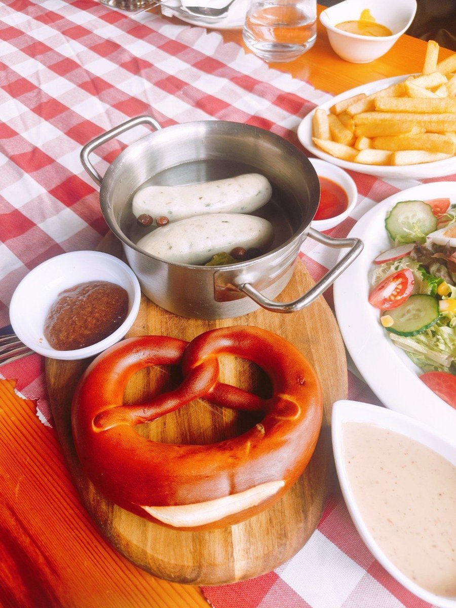 IgniteWint7z4j's tweet photo. Let's cherish the special German delicacy on this wonderful day, don't swallow it too fast! https://t.co/0JWQBdTTCS