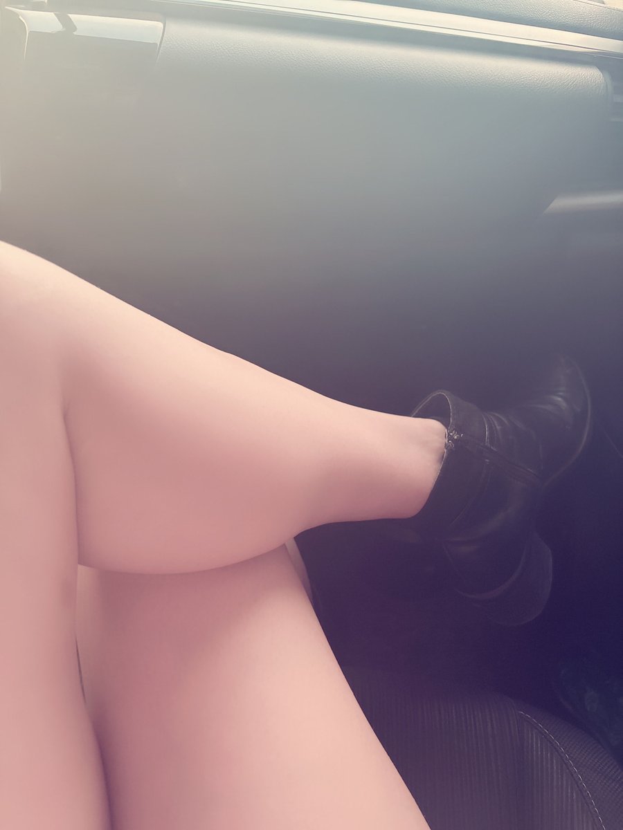 Estrell95791122's tweet photo. If you're seeing this, you're already on your knees—mentally 😏

Good boys obey without being asked. What are *you* going to do?

Only on my profile 👑 Link in bio https://t.co/EeSdfVrAJF