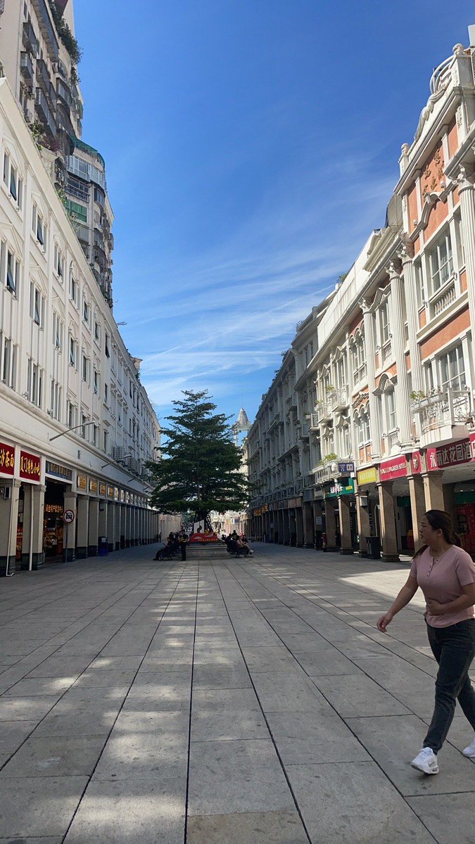 DennisHarrtbfi's tweet photo. Saying gugul at the street corner brightens my day , https://t.co/fno7TXZyE3