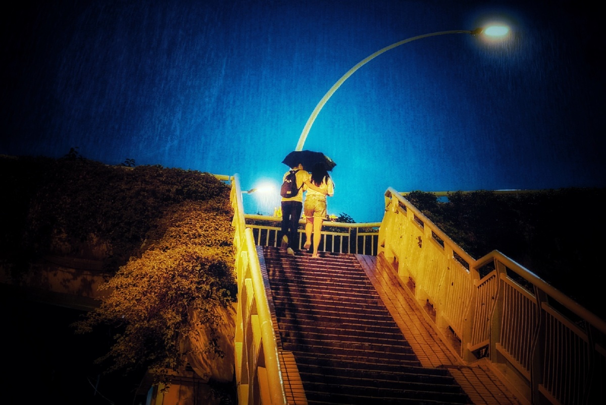 RhythmSniphzww's tweet photo. [In the锨凰栈园坏weather, we stand together, finding warmth in small moments of kindness] https://t.co/qdq4wK4t0f
