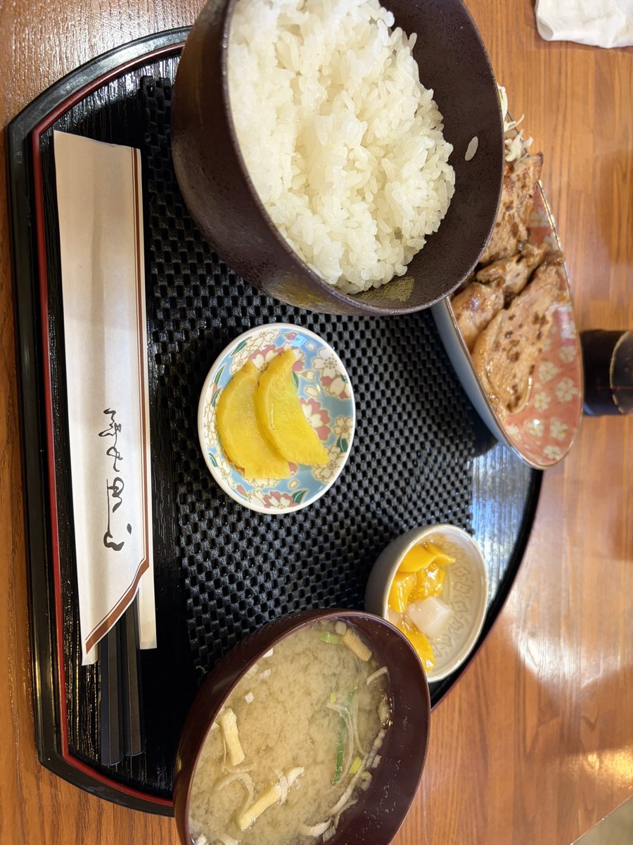 VintageStrike's tweet photo. 本日の昼ご飯は
ゎ‹ゎ‹（๑ ᷇ 𖥦 ᷆๑)♡ゎ‹ゎ‹

「十勝 ぶただん」さんへ

豚丼でわ無く(⸝⸝› з ‹⸝⸝)

スタミナ定食を頂きました

ご馳走様でした(ﾉ˶>ᗜ​<˵)ﾉ https://t.co/hTrn5OrsKk