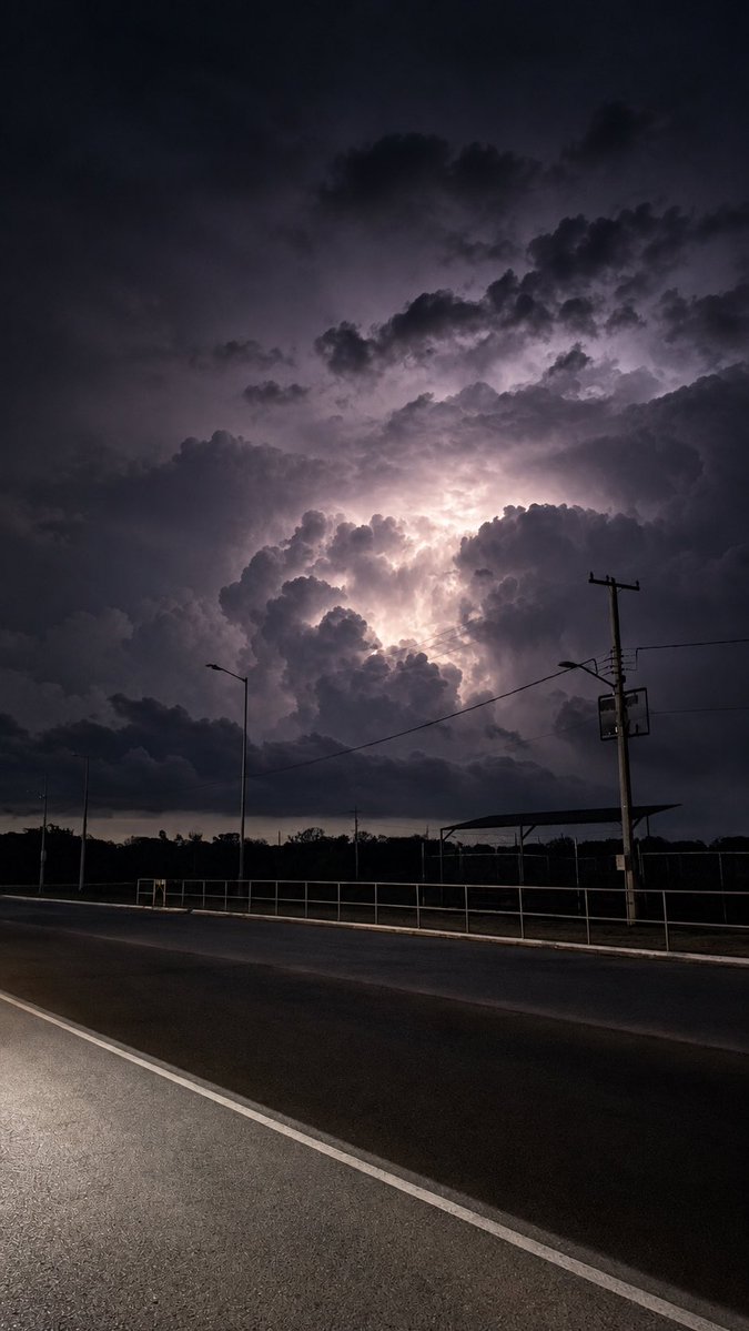JopsxpPerez's tweet photo. @NightSkyToday STORM !! https://t.co/r6dgiVhKQc
