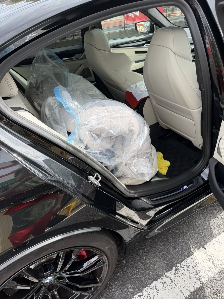 hidekeisuke's tweet photo. 家の布団達を急遽洗う必要が出てきたので、コインランドリーへ🚗
この感じ懐かしい。 https://t.co/9ig9EgNKqu