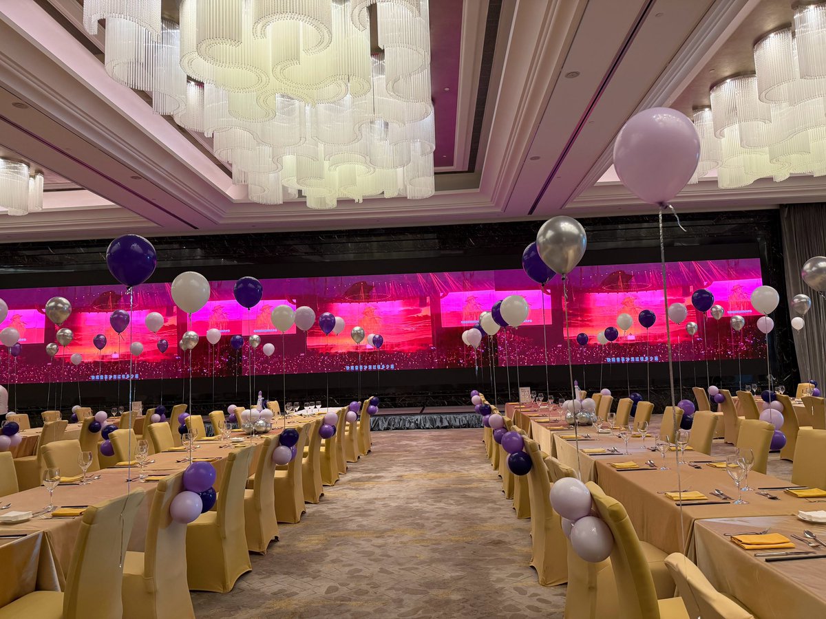YuXING1012's tweet photo. On #YIXING’s 35th birthday, he held birthday dinners in five cities, Beijing, Shanghai, Guangzhou, Changsha and Chengdu, inviting Beikers to join him for a dinner meal 💜💜💜🥹🥹🥹

#YIXING personally selected the menus, choosing dishes that represented the local specialities of different cities so that Beikers could taste flavours from different parts of China while sharing in his joy.
1. Changsha: Roast Goose — a Guangzhou speciality 2. Shanghai: Sichuan-style Mapo Silken Tofu — a Sichuan speciality 3. Guangzhou: Peking Duck — a Beijing speciality 4. Beijing: Shanghainese Braised Pork — a Shanghai speciality 5. Chengdu: Stir-fried Pork with Chilli — a Changsha speciality

#HappyLAYDay 
#HappyYixingDay 
#AlwaysWithLay
@layzhang