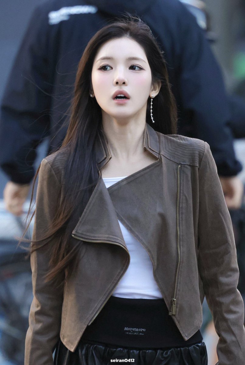 haramang0's tweet photo. 뉴욕가더니 여배우가 된 여자 실화인가
스타일링누가해주시는거임이틀연속고능.. https://t.co/B4SckIl13U