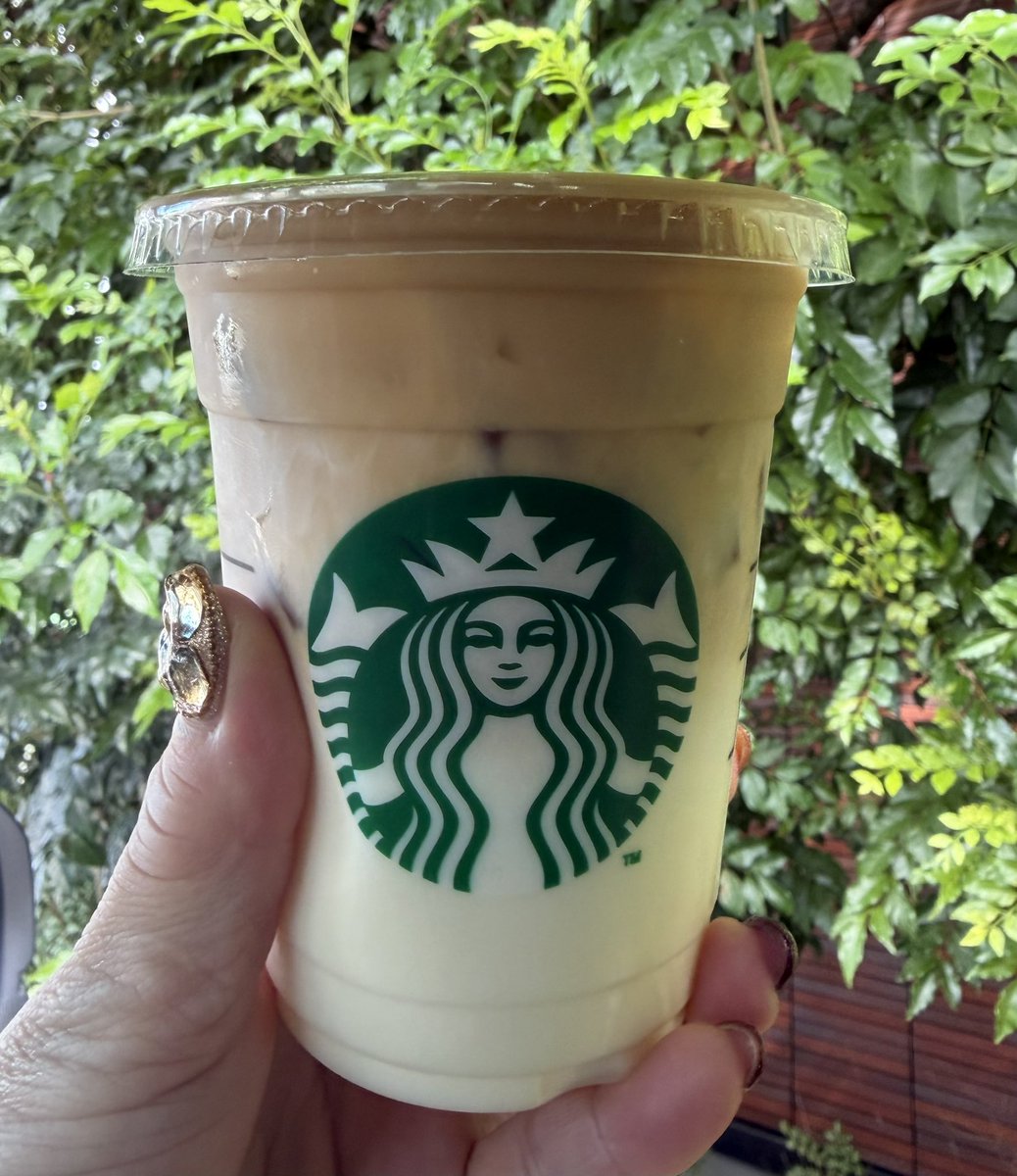 YOU79454656's tweet photo. パチ屋からパチ屋に移動する合間にスタバw
スイートミルクコーヒーの甘さ忘れてて
シロップ追加しちゃったら甘くなりすぎた😱
#スタバ
#スターバックス
#スイートミルクコーヒー https://t.co/QBRcbrUFzz