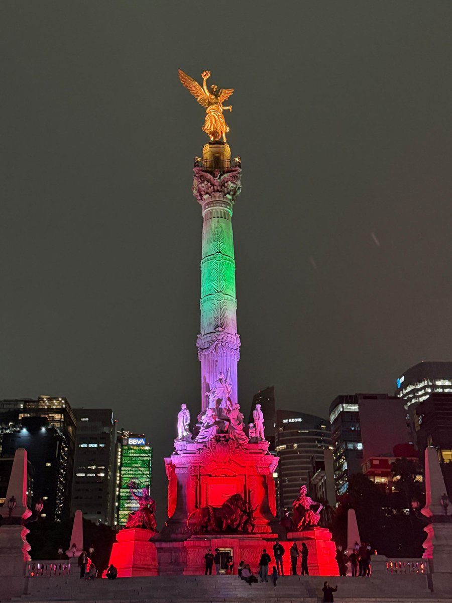 lajornadaonline's tweet photo. Con motivo del Día de Teherán, la escultura de la Diana Cazadora, el Ángel de la Independencia y el Monumento a Cuauhtémoc se iluminaron en la Ciudad de México para rendir homenaje a la capital de Irán. l#ElDíaEnImágenes  Fotos: Yazmín Ortega Cortés

https://t.co/RAOOPNH2jy https://t.co/oMOX5lgaca