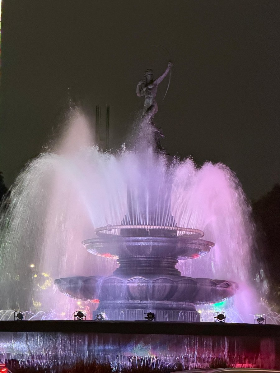 lajornadaonline's tweet photo. Con motivo del Día de Teherán, la escultura de la Diana Cazadora, el Ángel de la Independencia y el Monumento a Cuauhtémoc se iluminaron en la Ciudad de México para rendir homenaje a la capital de Irán. l#ElDíaEnImágenes  Fotos: Yazmín Ortega Cortés

https://t.co/RAOOPNH2jy https://t.co/oMOX5lgaca