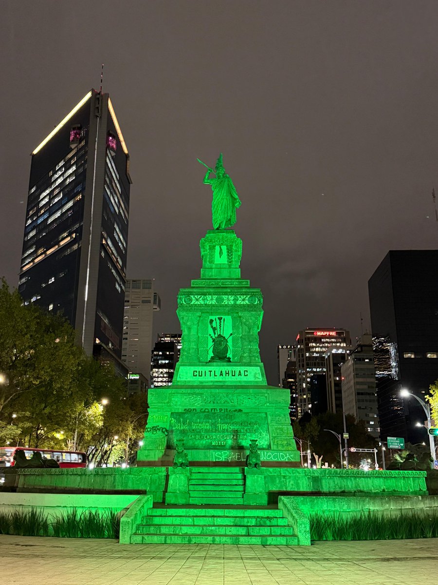 lajornadaonline's tweet photo. Con motivo del Día de Teherán, la escultura de la Diana Cazadora, el Ángel de la Independencia y el Monumento a Cuauhtémoc se iluminaron en la Ciudad de México para rendir homenaje a la capital de Irán. l#ElDíaEnImágenes  Fotos: Yazmín Ortega Cortés

https://t.co/RAOOPNH2jy https://t.co/oMOX5lgaca
