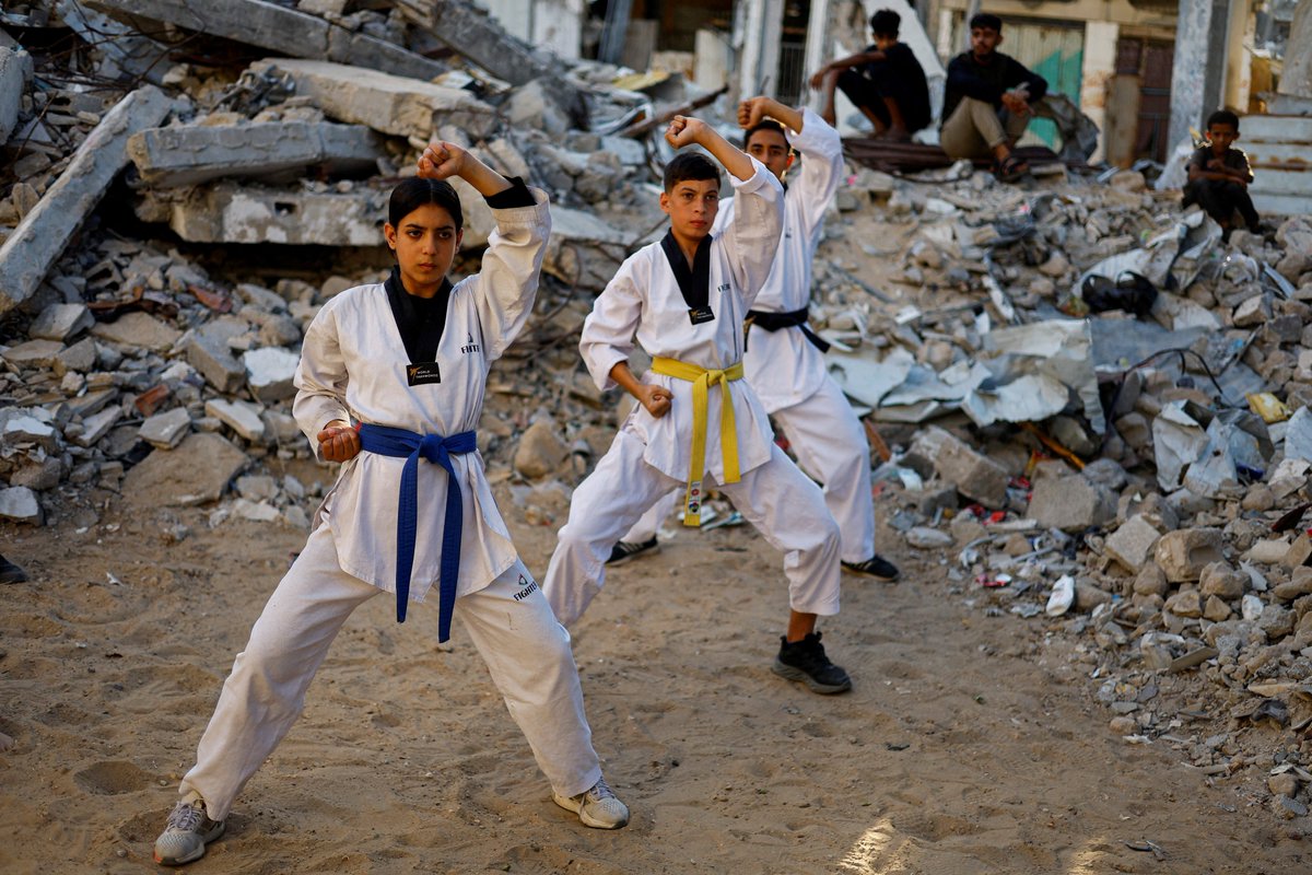 AJEnglish's tweet photo. Palestinian youth practise taekwondo amid the rubble of destroyed buildings in Nuseirat in the central Gaza Strip, Palestine.

🔴 LIVE updates: https://t.co/gSEVNKn8lo https://t.co/zN4KjXOIY5