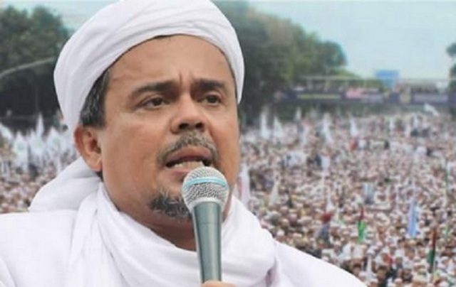 Piyusaja2's tweet photo. yang bisa melengserkan gibran akhirnya HABIB RIZIEQ. kerahkan massa ke DPR demo tuntut impeachment. punya massa militan bisa demo berjilid-jilid sampai tuntutan tercapai. https://t.co/4GoTqxZ2Od