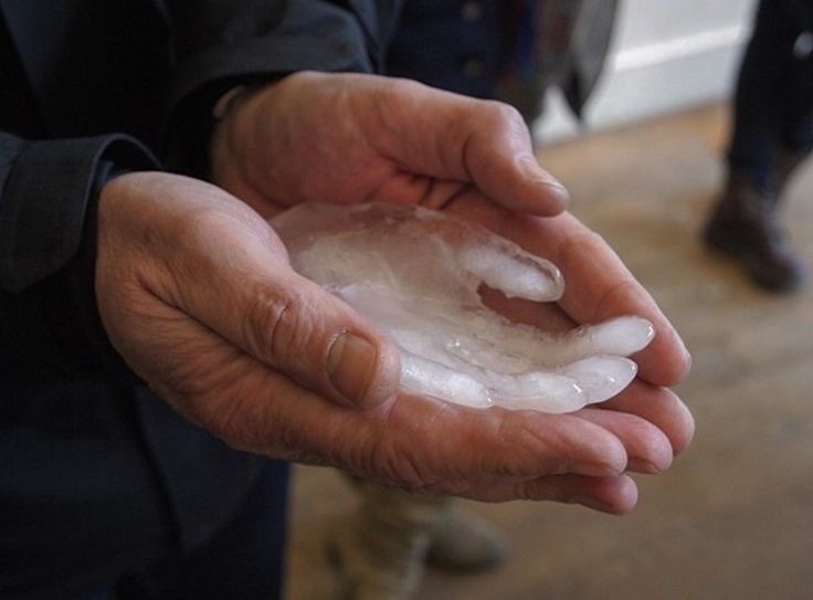 calmgloww's tweet photo. seasons of cold hands https://t.co/s1dnvoIySu
