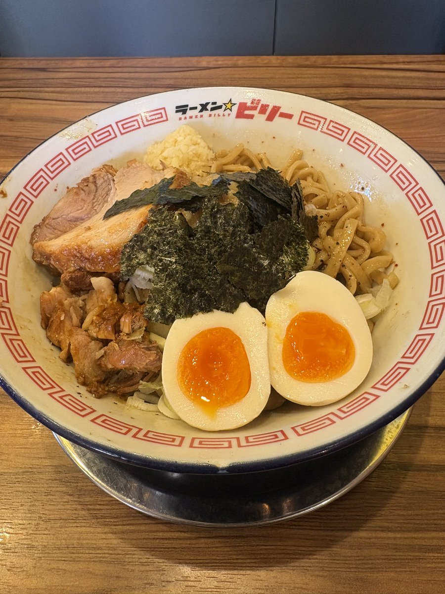 Bohmander_373's tweet photo. ためらうほどの傷を覆っても
あきらめないですべて受け入れよう
君への想い忘れないように胸の中深く刻みつける
目指す未来を優しく照らして
光放つ星のように https://t.co/VyR9Ys6CG1