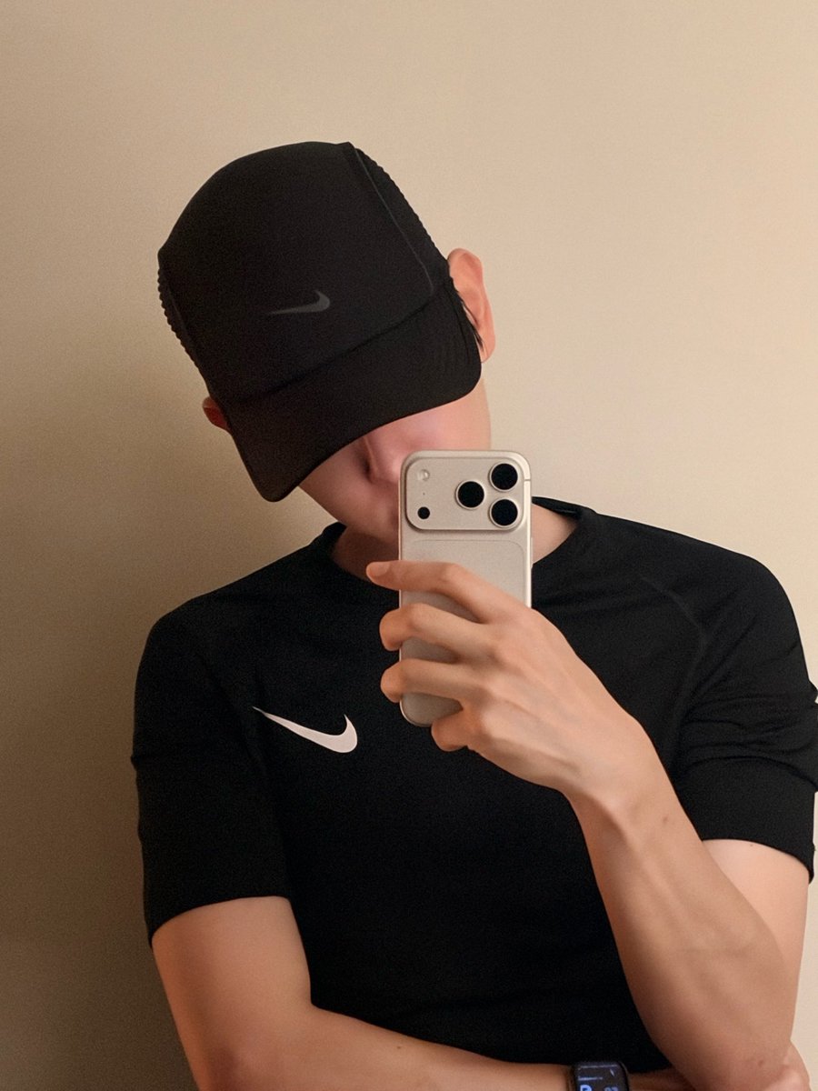 1992inlove's tweet photo. EVERYONE SILENT https://t.co/DC268JhPWz