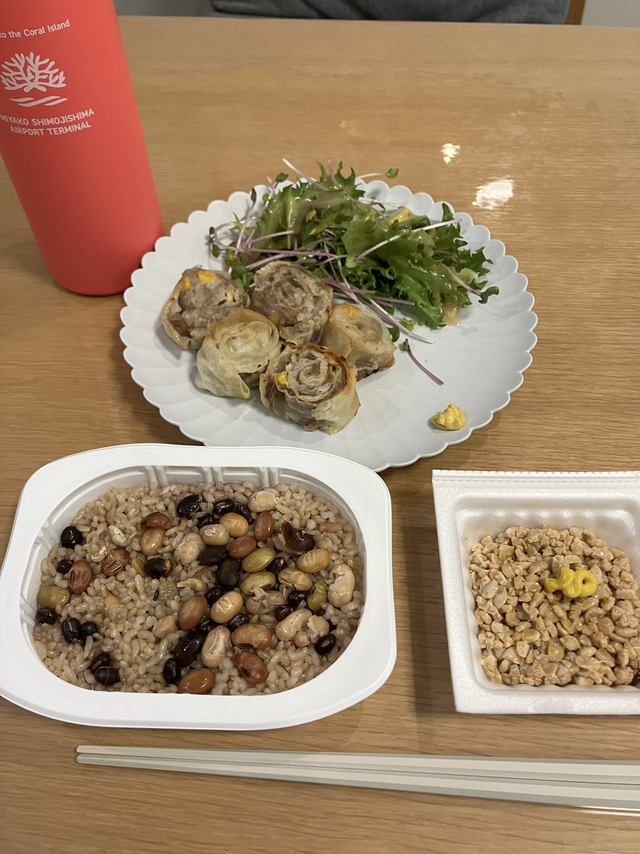 marunouchiol_'s tweet photo. 基本仕事中のランチは自炊、外食の場合は株主優待、ホットペッパーグルメのポイント消化で回してます🙌経済的効果と自分の健康面でプラスだし、昼休みに混んでる中お弁当買いに行く時間が嫌い😂
うちの部署、2人目のメンタル要因での休職の方でました。なぜなのか偉い方々にはよーく考えてほしい😇 https://t.co/CysXsFzYV9