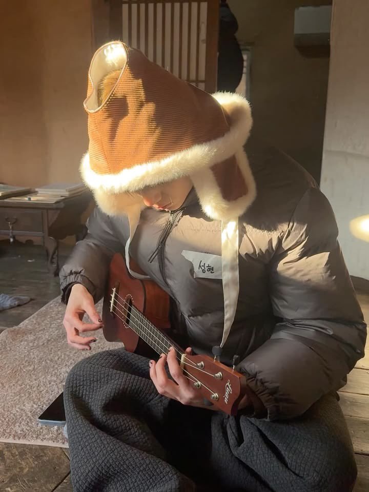 jjucider's tweet photo. juhoon with music🎵 https://t.co/nHkCa3FrAq