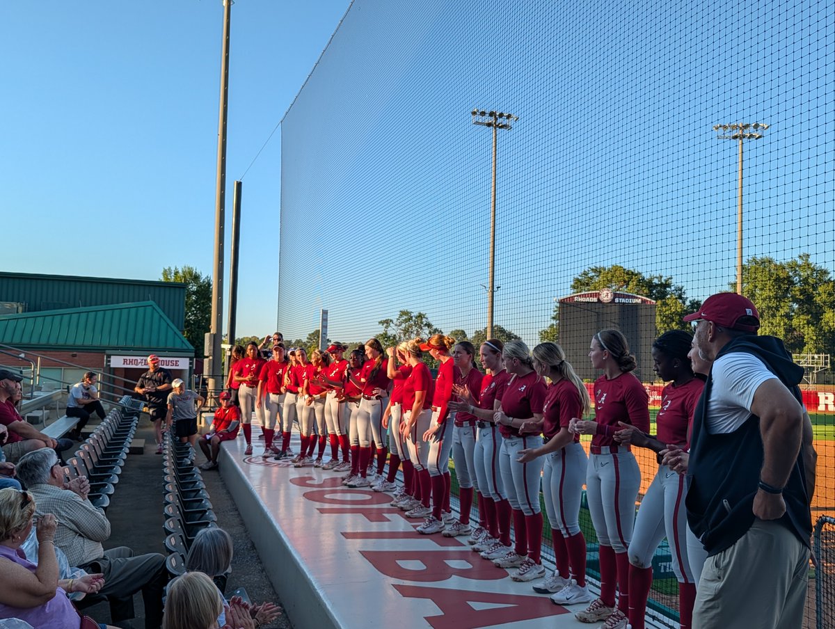 bamasbwalkoff's tweet photo. A great afternoon with the BAMA Softball Walk-Off Club! Members watched practice, enjoyed BBQ, met #Team31 and heard from the coaching staff.

See all of the photos: https://t.co/tvjB9swjko

#memberpicnic #bamasb #team31 https://t.co/oXZlxZhGJ0