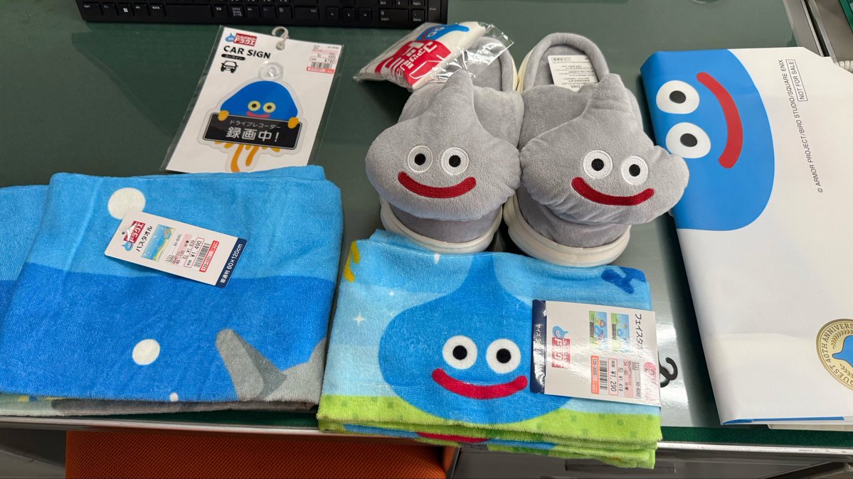 pop_eternal's tweet photo. 買ってしまった
衝動買い
でも在庫なくて欲しかったモーモンのニット帽買えなかった
あとはもっとでかい店だな

#ドラクエ
#しまむら https://t.co/gPgrm3N5q3