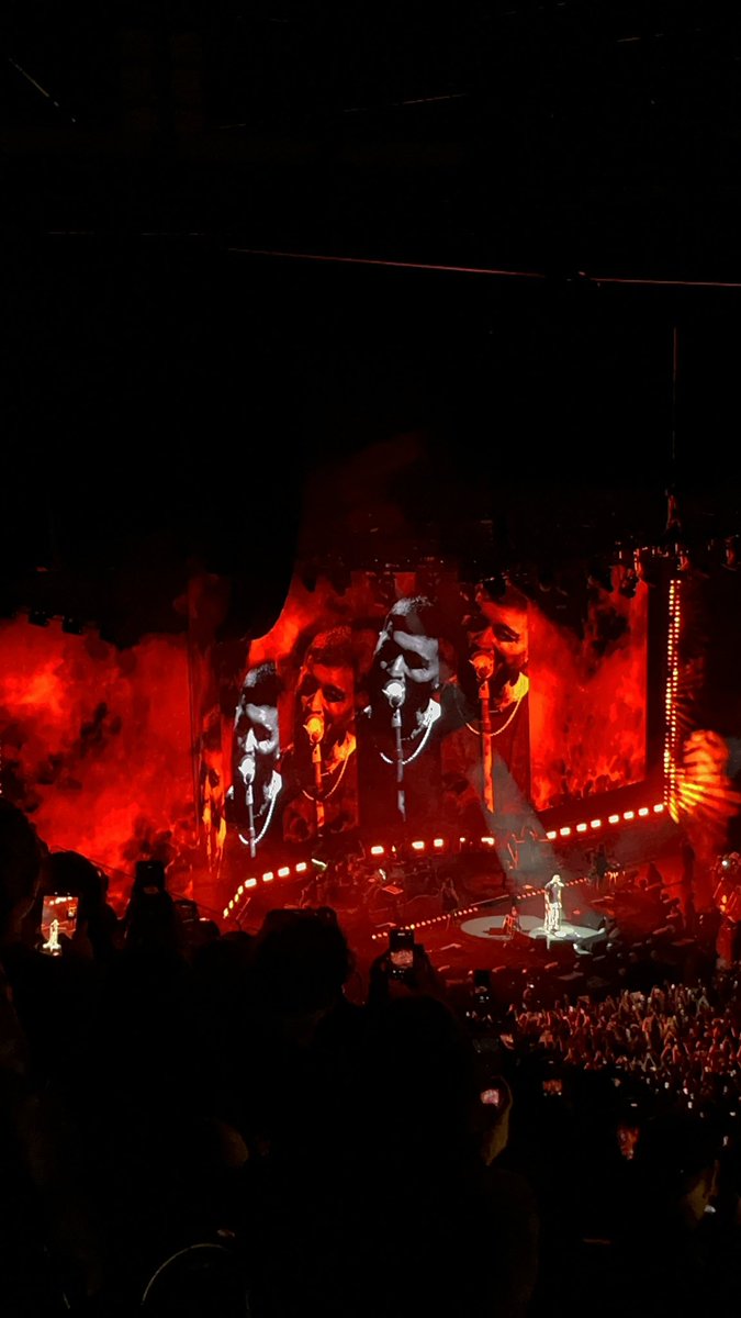 shinalouisss's tweet photo. Yo fui a ver a Anuel AA no se qn es ese tal zayn… https://t.co/UWa99GnuC4