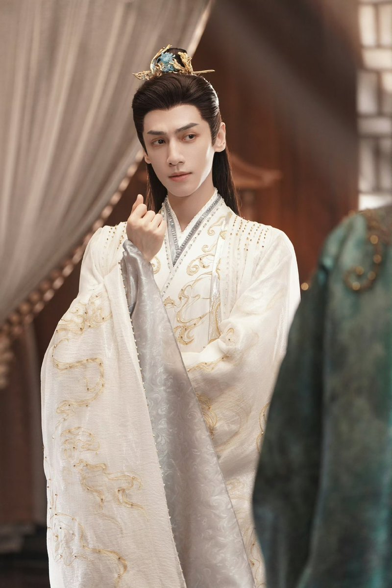 ThaiLuoshifen's tweet photo. 261007 หลัวอวิ๋นซีสตูดิโอ

#หลีซือ ออนไลน์

“อาภรณ์สีขาวแฝงไว้ด้วยความสง่างามและความองอาจ เบื้องหน้าคดีค่อย ๆ สืบค้นความจริง
เผชิญหน้ากับความวุ่นวายและพันธนาการทั้งหลาย ด้วยความมั่นใจเต็มเปี่ยม ไม่หวั่นเกรงต่อผู้มีอำนาจ”

#หลัวอวิ๋นซี #罗云熙 #LuoYunxi #魅影神捕 #เทพมือปราบเงาปีศาจ

https://t.co/FQtoMAfmiT