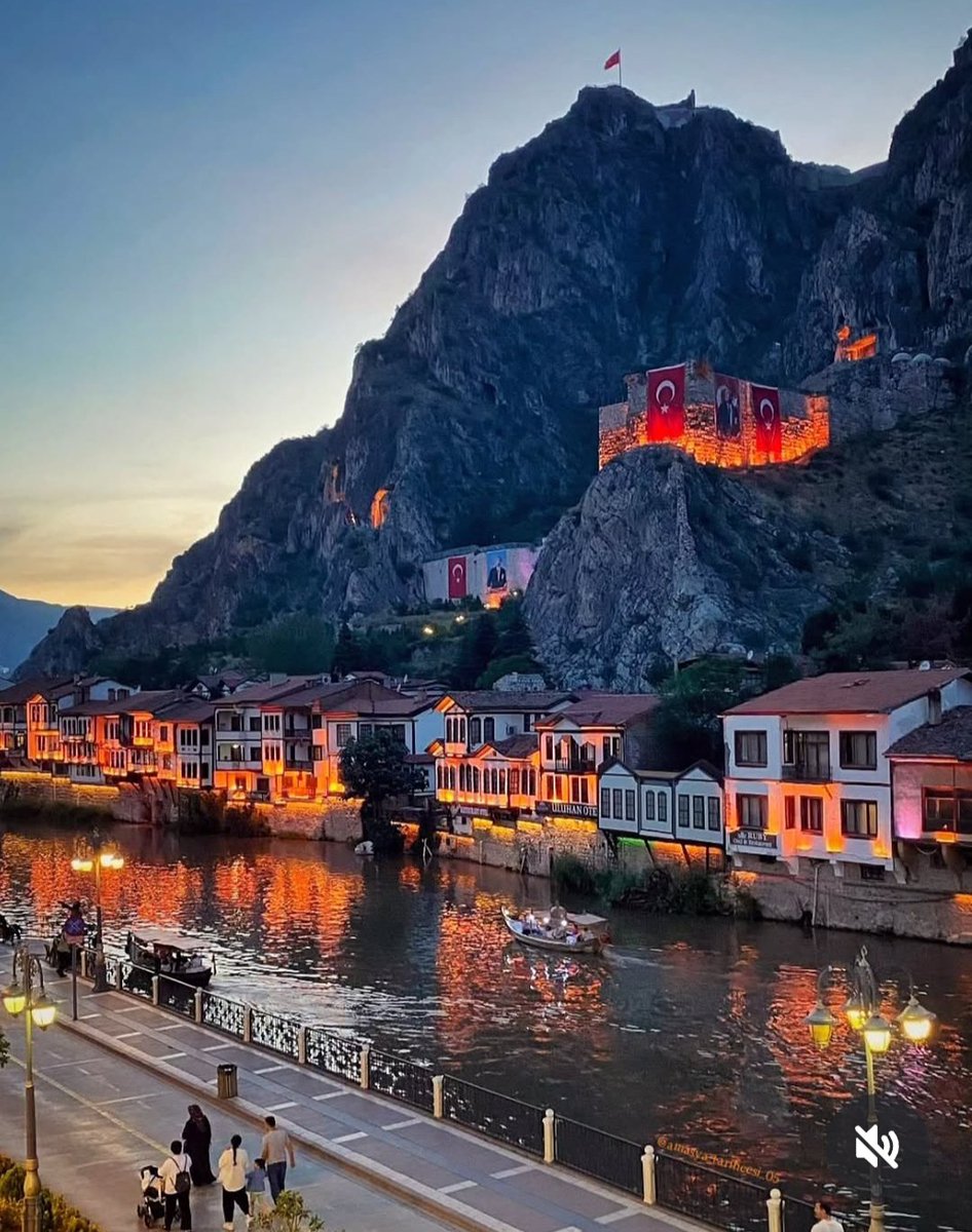 cetintas_semra's tweet photo. Hayırlı sabahlar hayırlı işleriniz olsun inşallah 🍁🌿🍁🌳 https://t.co/gvdwve1HnF