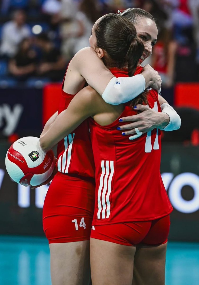 Ladythletes's tweet photo. Beautiful hugs and emotional moments in women’s volleyball. https://t.co/yGjJD9dJZf