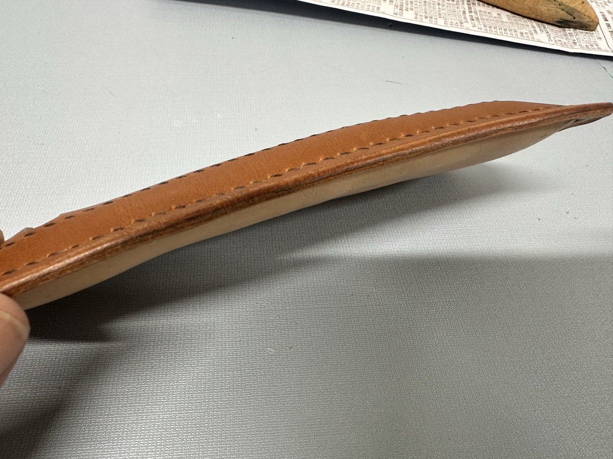 sabothebar's tweet photo. 我慢出来ずに、闇の企業へと持ってきたショルダーパット。コバも仕上げといた。帰ったら、ネン入れて完成かな https://t.co/uEVewUeeQ7