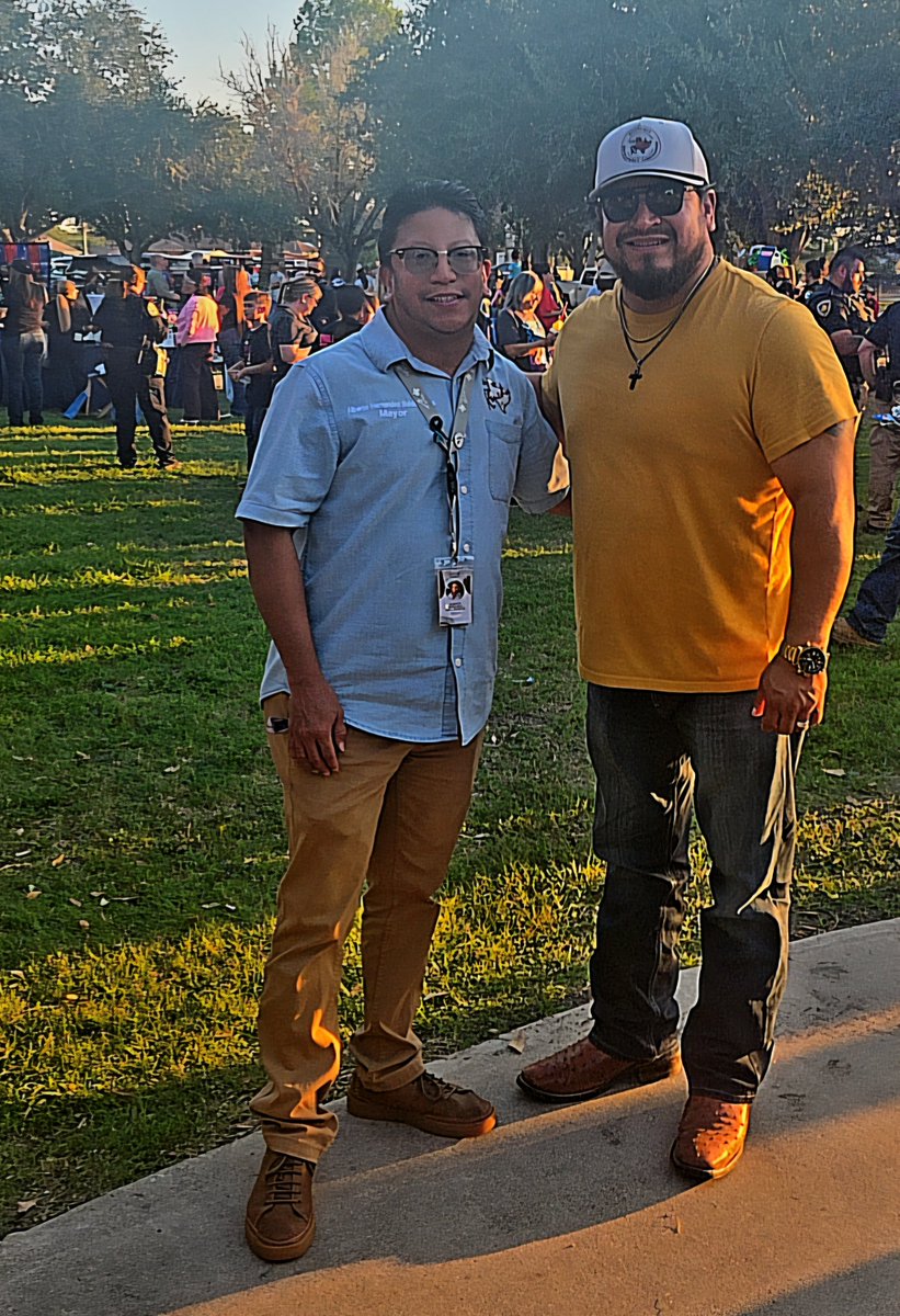 bertdistrict1's tweet photo. 🇺🇸🚔 National Night Out 2026 — Kenedy, TX! ❤️🤍💙
A wonderful evening of community, partnership &amp; unity! Thank you to KPD, our first responders, City staff, Council, local businesses, nonprofits, volunteers &amp; everyone who made tonight possible. Proud to serve the community. https://t.co/Q4pbwkV7l0