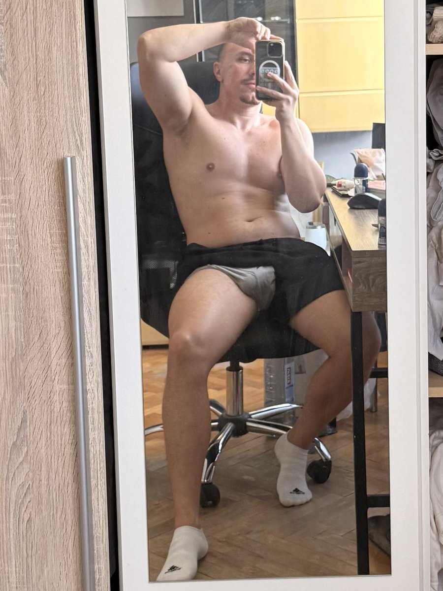 boyfromro's tweet photo. Horny? Come and play on my of https://t.co/4afL6GC1bj
