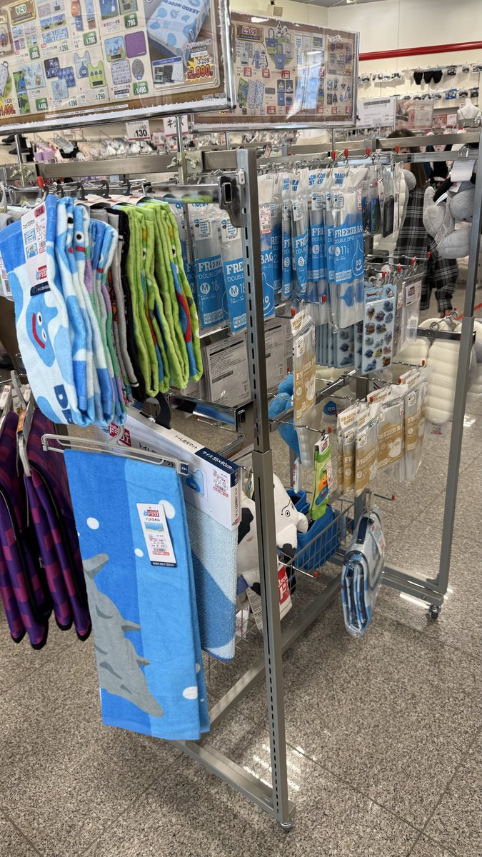 pop_eternal's tweet photo. ほんと一角の一角しかなくて
店舗内の別の場所に寝室周り関係のやつとかあるとおもったけど、田舎だった

これで全部だった、、、

#しまむら
#ドラクエ https://t.co/Ss0ZkioHni