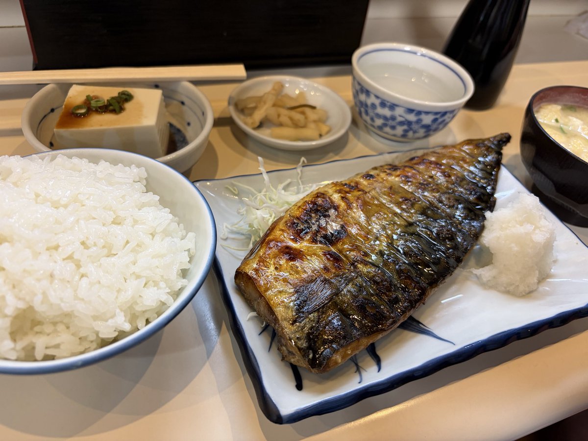 RYU0159480232's tweet photo. 水炊きも
イカ刺しも
鉄鍋餃子も
とり皮串もまだ食べてないけどそろそろ
大阪帰るばい。
美味しいものばかりの福岡、いつか住みたいな。 https://t.co/PhttOAKDEQ