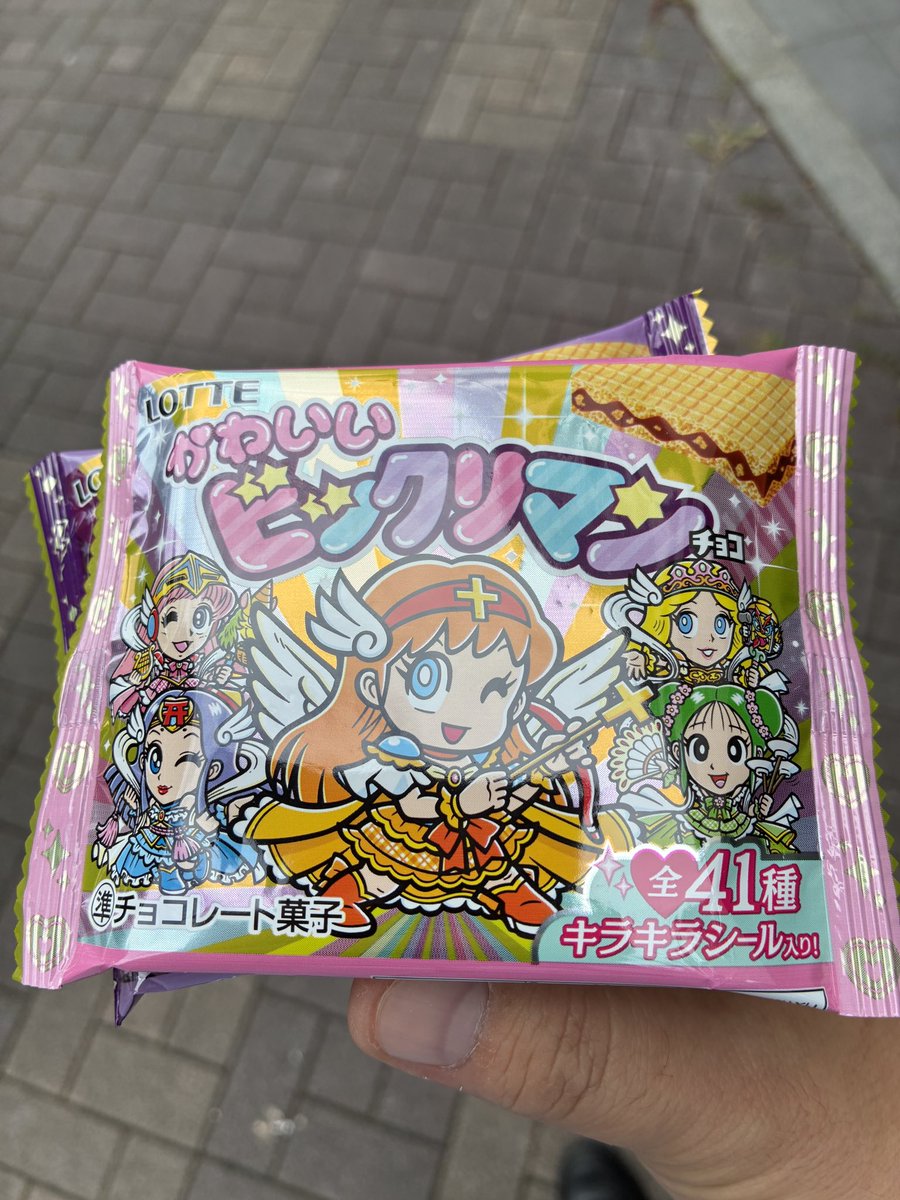 m_makabe's tweet photo. ビックリマンチョコが俺の記憶の4倍くらいの値段でマジでビックリだぜ https://t.co/vilPxsubIK