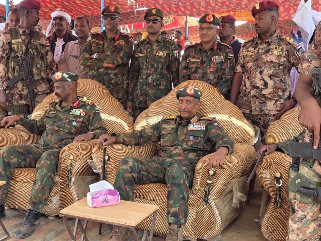 SudanTribune_EN's tweet photo. Sudan’s army chief Abdel Fattah al-Burhan has ruled out negotiations with the paramilitary Rapid Support Forces (RSF), declaring that the military will fight on until the group is defeated across Darfur, Kordofan, and Blue Nile.

https://t.co/CFUkiSzmQC

​#Sudan #Burhan #RSF #SudanWar #Darfur #Khartoum