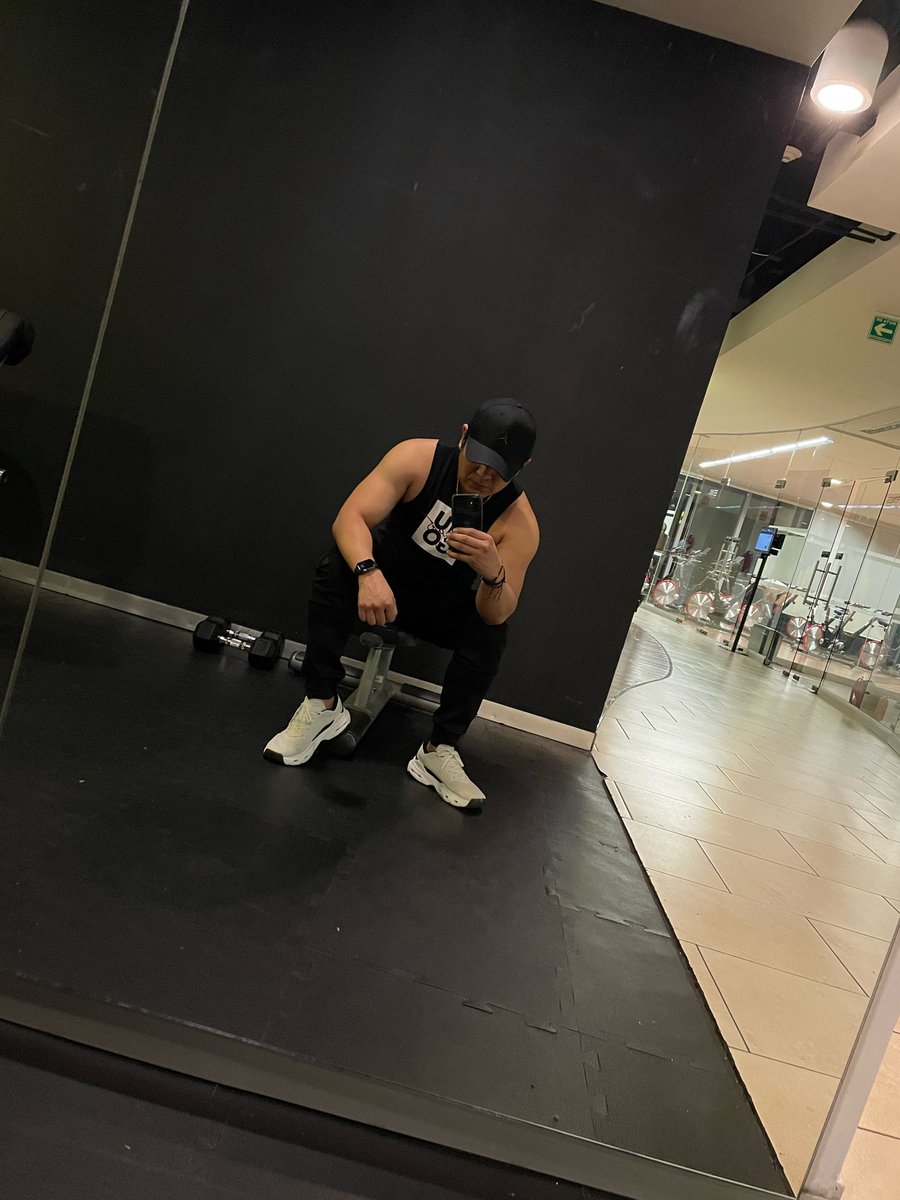 AlmoraO's tweet photo. Don’t stop achieving your goals! #gymbro https://t.co/dJ4O9pxjY8