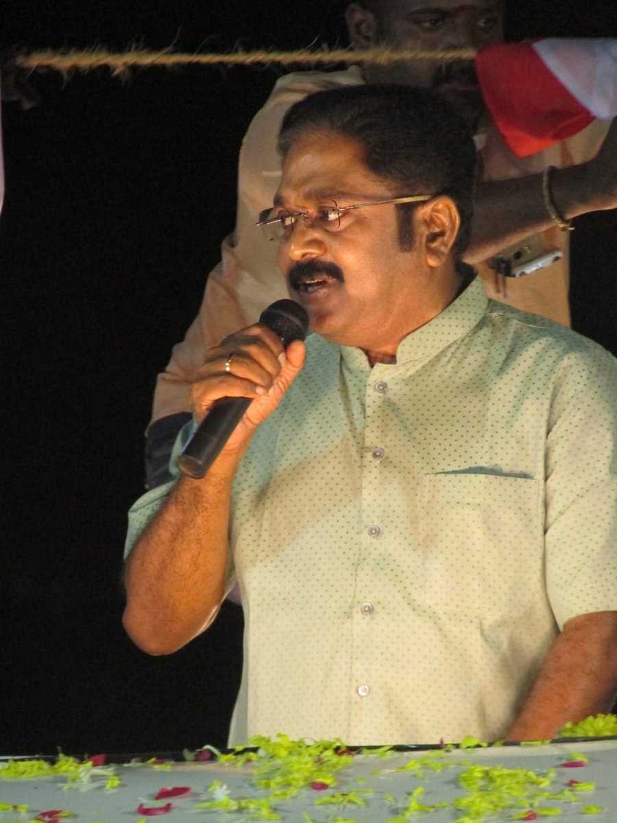 Gopal56064478's tweet photo. #தொண்டனின்தேர்வுTTV
மக்கள் துயரங்களை அறிந்து செயல்பட கூடிய ஒரே தலைவர் மக்கள் செல்வர் அவர்கள்..
#AMMK | #TTVDhinakaran | #AMMKITWing https://t.co/vAXDNp5Aoq