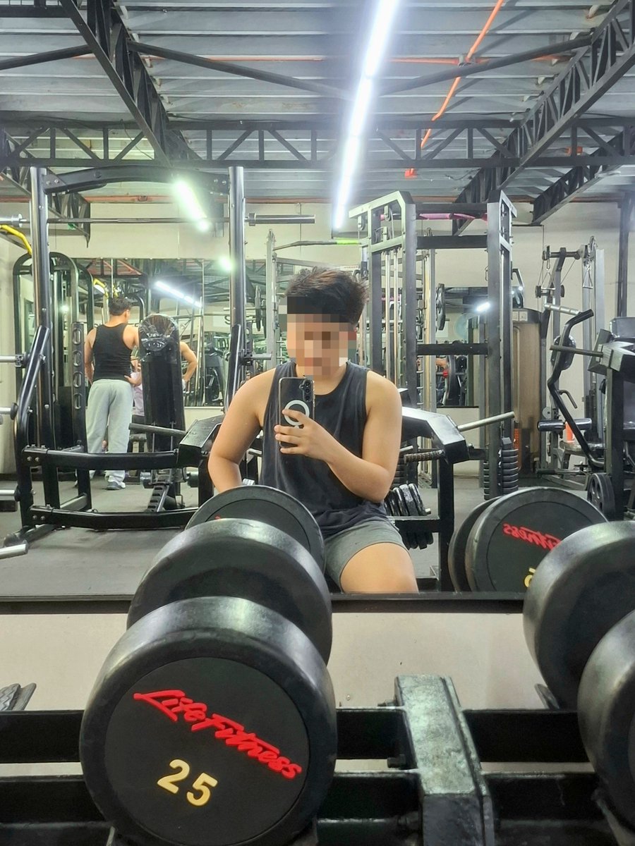 _NICA_NICA_'s tweet photo. Weights can wait, i'm ready to be lifted. Anyone? https://t.co/38THQuJJzQ