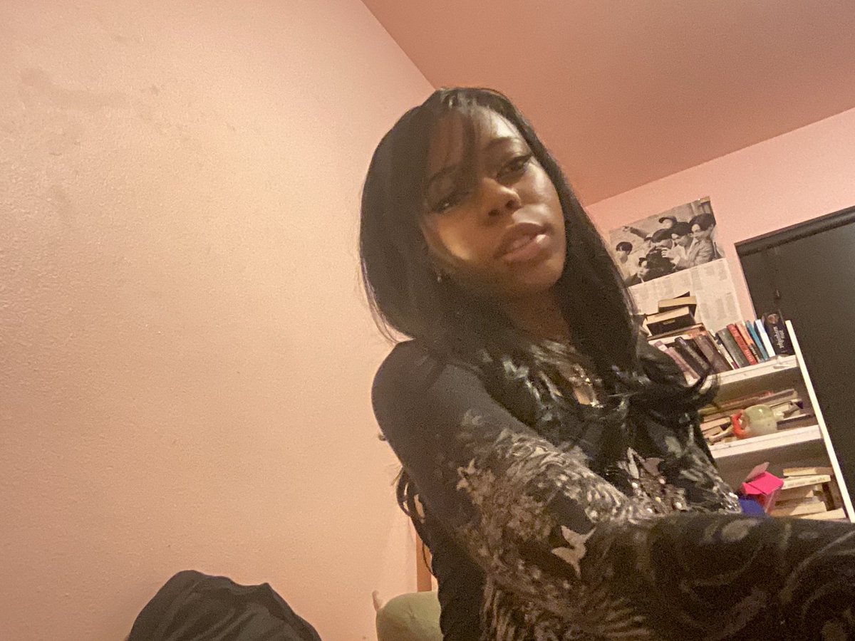 lastoneasleeep's tweet photo. face reveal that literally nobody asked for. deleting this tmr morning https://t.co/iTpThAn7P0