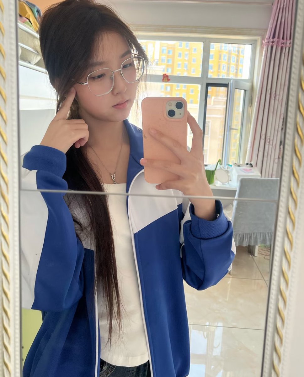 becky71nc9's tweet photo. 刚睡醒了这个点有人吗~新拍的 

 有人想要锐评一下我15岁的福嘛😌 

（拒绝人机）赶紧看，我要删了  不要📷🚪

流言66我真给 https://t.co/2Fh7CTkXNy