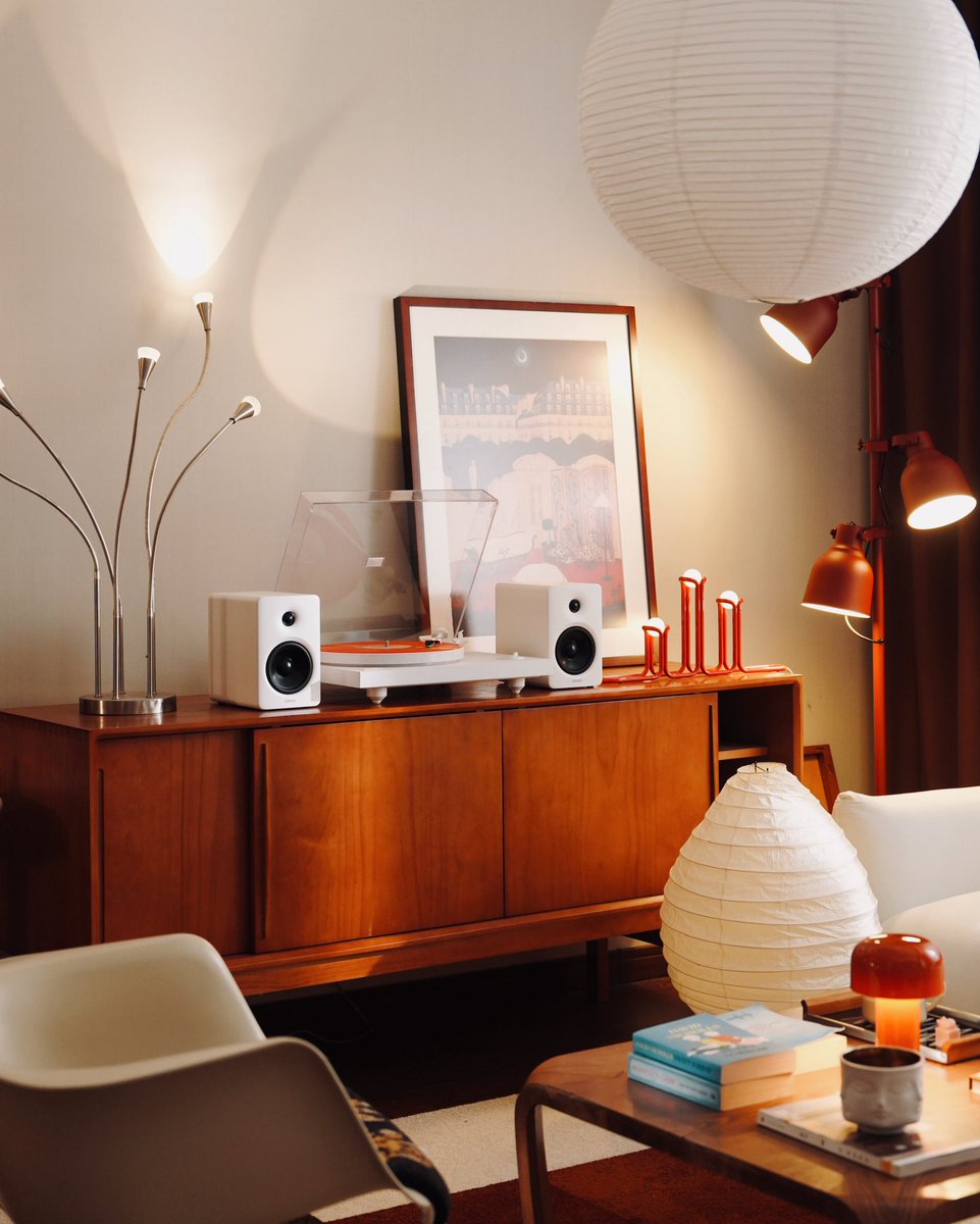 Edifier_Global's tweet photo. Great sound, however you choose to listen. 

Drop the needle and let the EDIFIER M90 bring your vinyl collection to life with smooth, balanced sound and rich detail.

With its bi-amped acoustic design and Hi-Res audio, every listening session feels a little more special.

What’s spinning today?

#EDIFIER #30YearsWithEDIFIER #M90 #CompactActiveSpeaker #HomeAudio