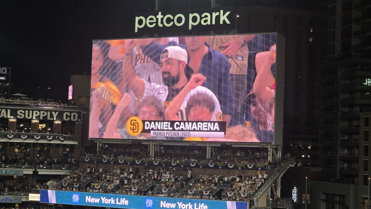 MichaelUCSD's tweet photo. Padres legend in the house https://t.co/Bl6cVGxGnx