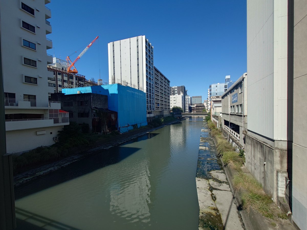 sagan_ken's tweet photo. 昔親が管理人しとった
住んでたビル来てみたら建て変わっとった😌
前を流れよる川、40年近く経ってもドブ川やった😌 https://t.co/rBWxcxPy8s