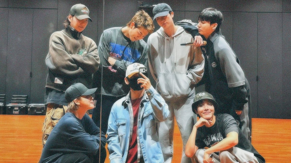 sugamihoney's tweet photo. 🚨 YA DEJARON SUS VOTOS DIARIOS PARA LOS ARIA AWARDS ??? VOTEMOS MORADAS👇🏻‼️

💬 + 🔄 I vote for #ARIASBTS at the 2026 ARIA Music Awards https://t.co/ewiNebLmLA
