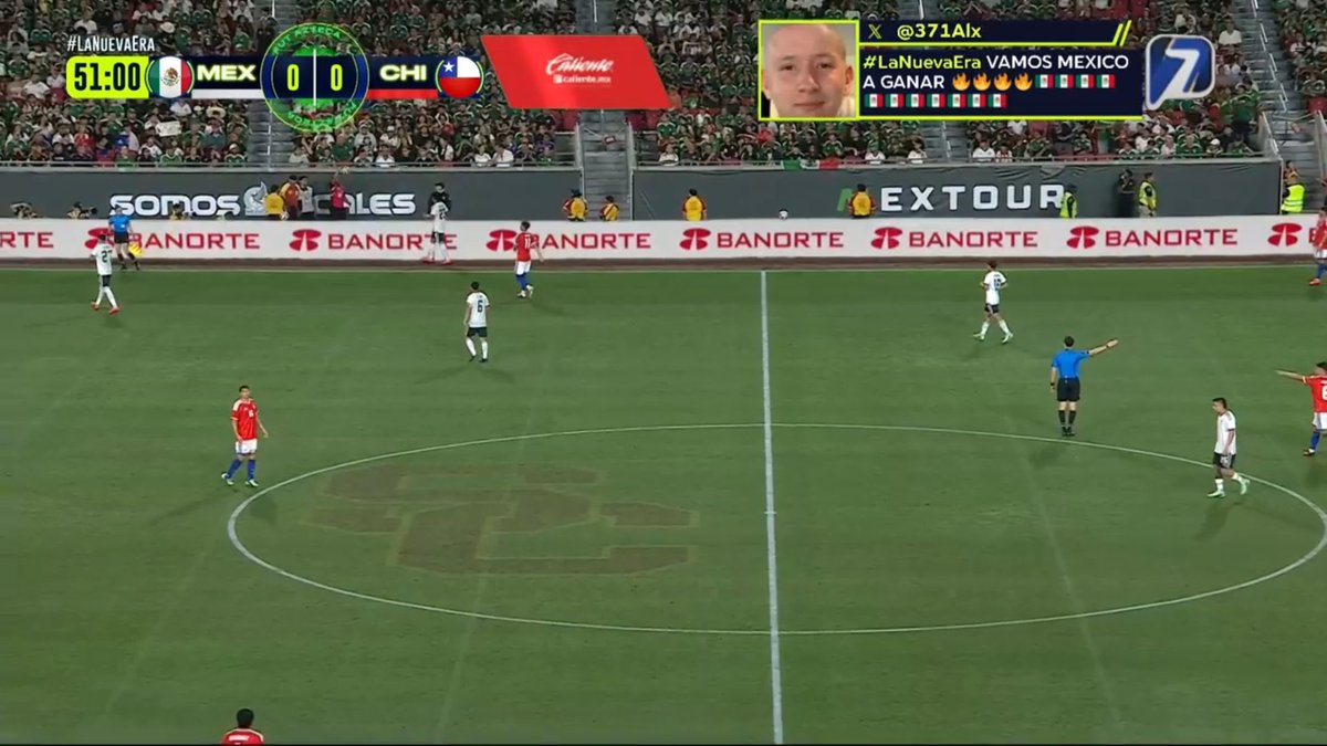 KiriOsva's tweet photo. @JeltyTV que haces en el partido bro? https://t.co/jMUYs6XQq1