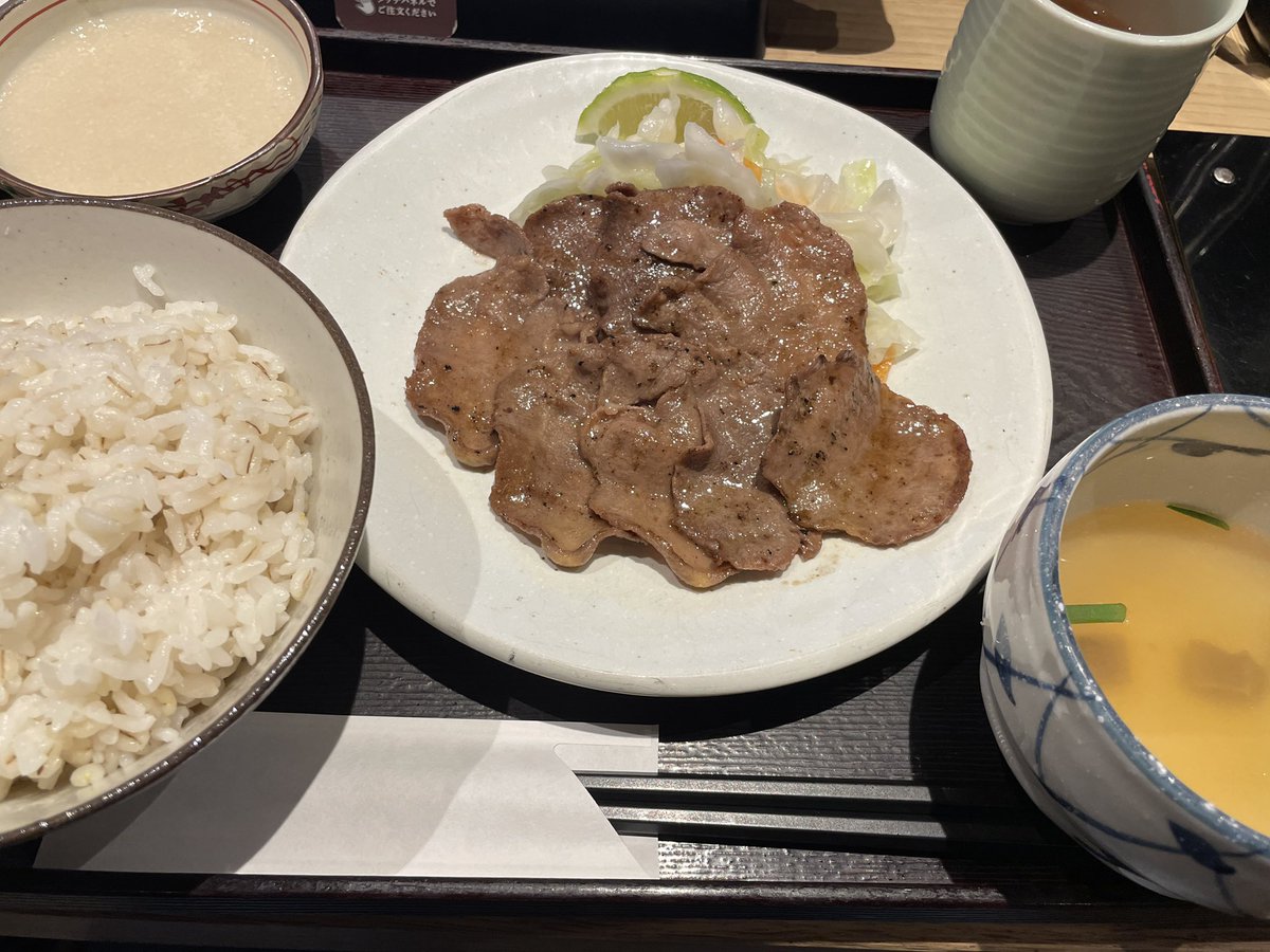 K29092178's tweet photo. お昼ごはんは久しぶりの牛タン定食でした😋 https://t.co/ZxCmkastNp