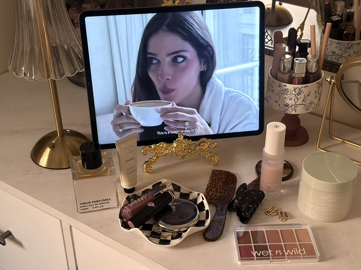 imarealdolltho's tweet photo. 💌
أطمح أكون امرأة تستيقظ 
كل يوم لتحب حياتها أكثر https://t.co/FrzOYOLgdh