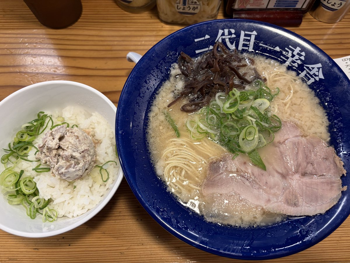 iwachi821's tweet photo. Lorna Shoreへ行けなくなった代わりにやってきたのは福岡である。もちろん観光などしている暇は無い。だからラーメンを食べるしかない https://t.co/kXBWkwoUja